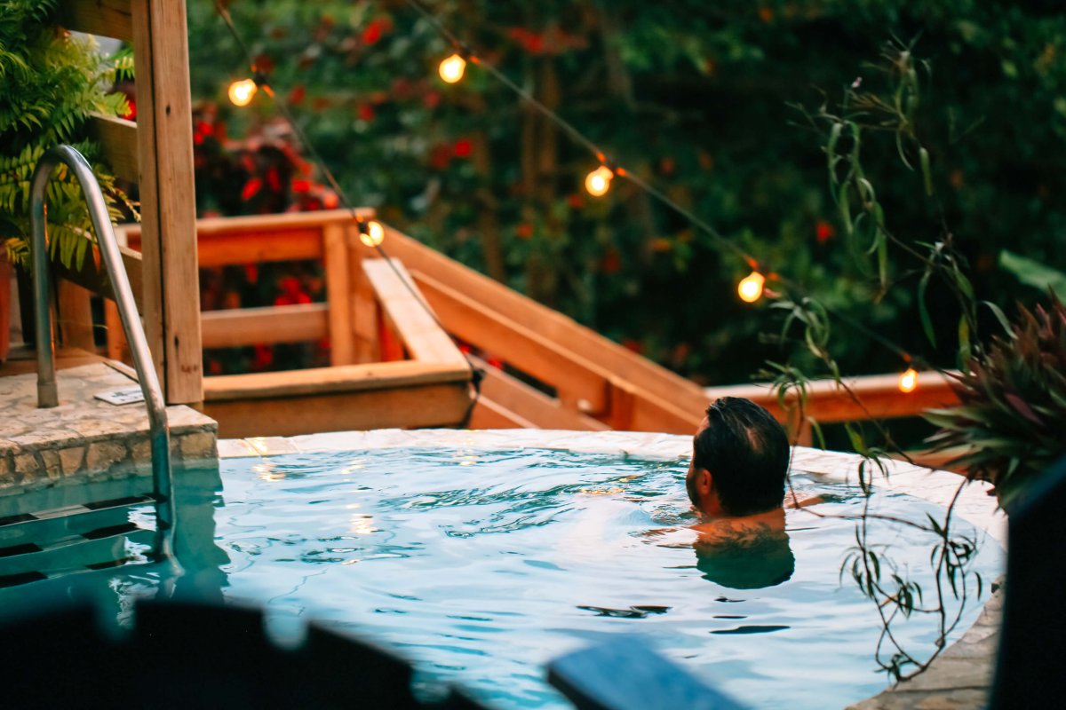 Piscina en The Serenity Hotel.