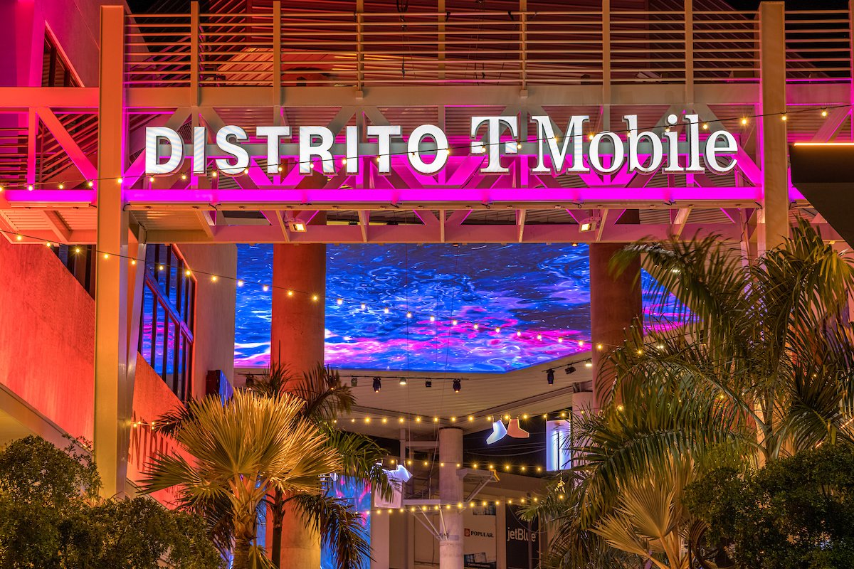 View of a Distrito T-Mobile sign.