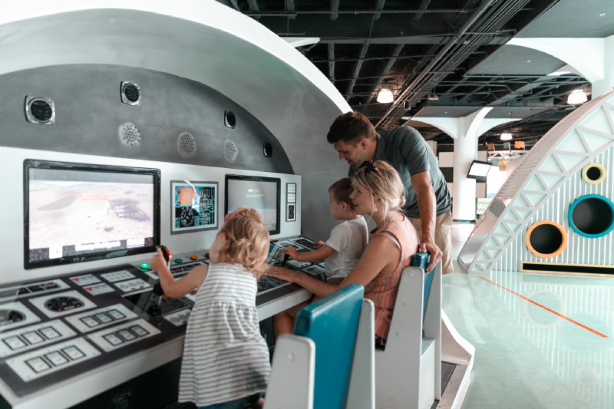 A family interacts with an exhibit at Museo Del Nino Carolina.