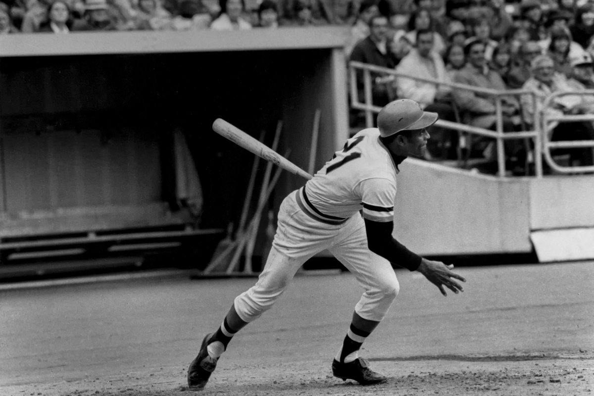 Roberto Clemente paying baseball.