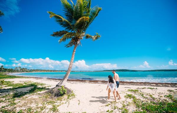 A couple strolling through the stunning Esperanza beach in Vieques.