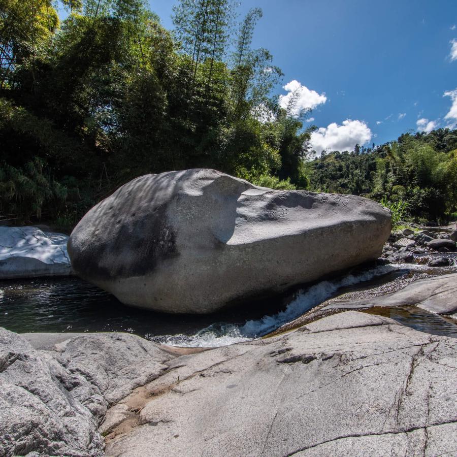 Piedra Escrita in the middle of the Rio Saliente.