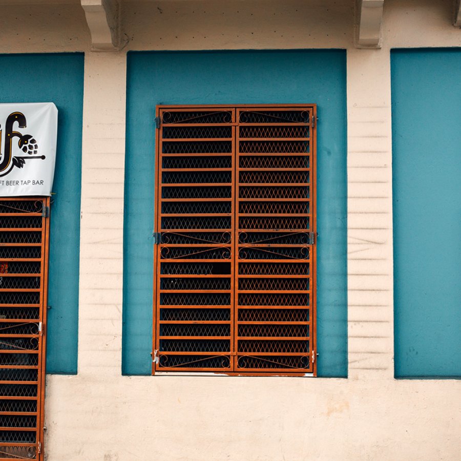 Outside view of El Grifo restaurant in Caguas.