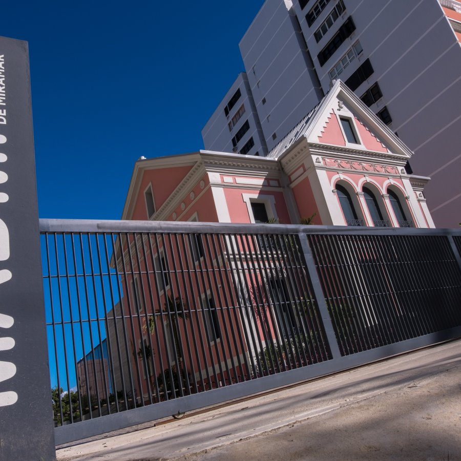 Entrance view of the Museum of Art and Design of Miramar