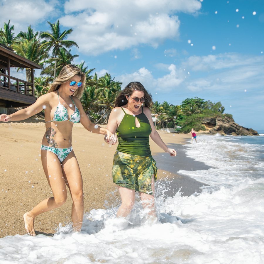 A lesbian couple enjoys the beach in Rincón.