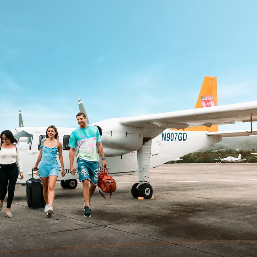 Group arriving in Culebra