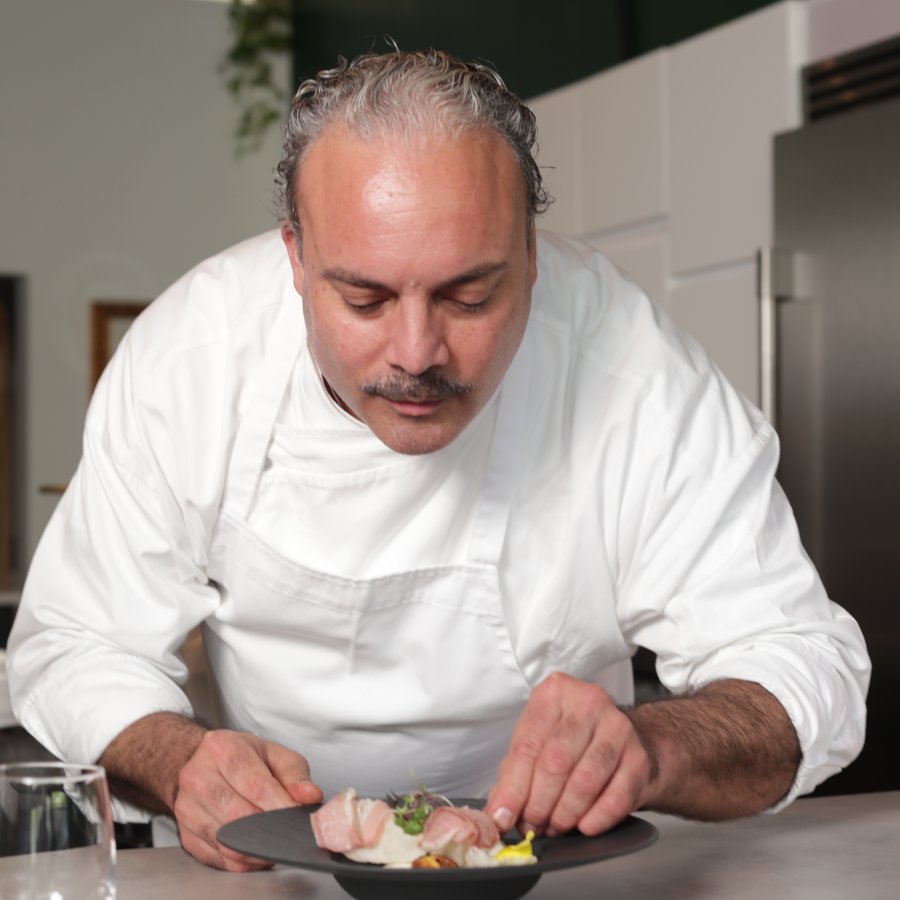 The chef at Epicuro prepares a plate