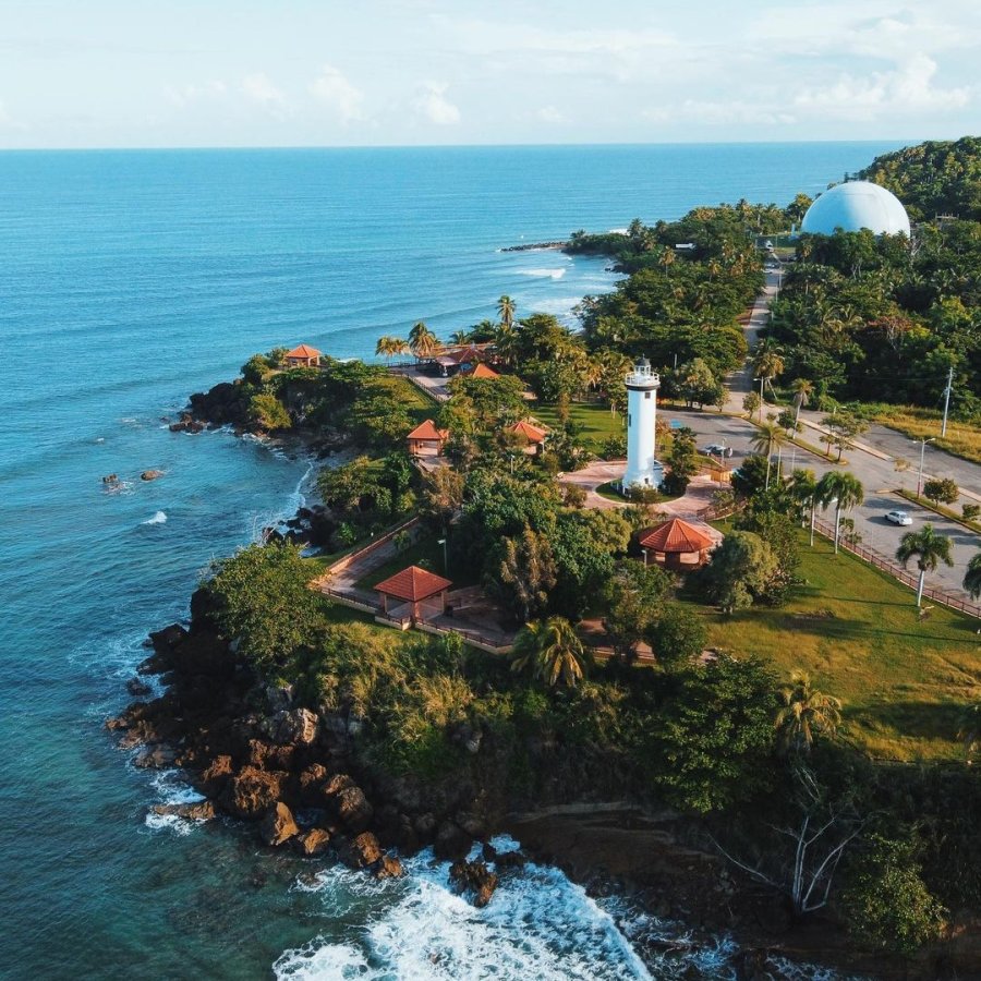Una vista de la playa Domes.