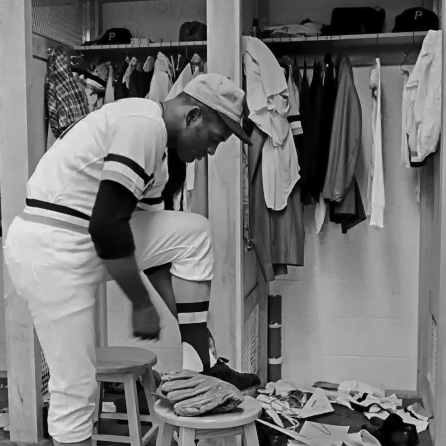 Roberto Clemente en el vestuario.