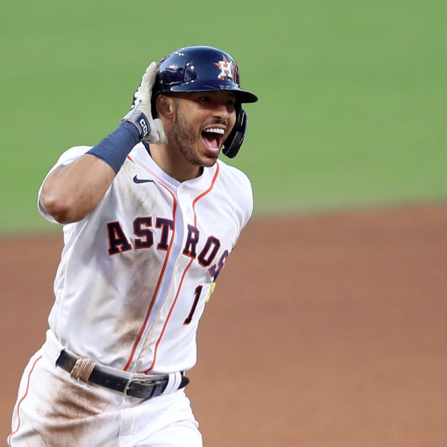 Carlos Correa en el campo.